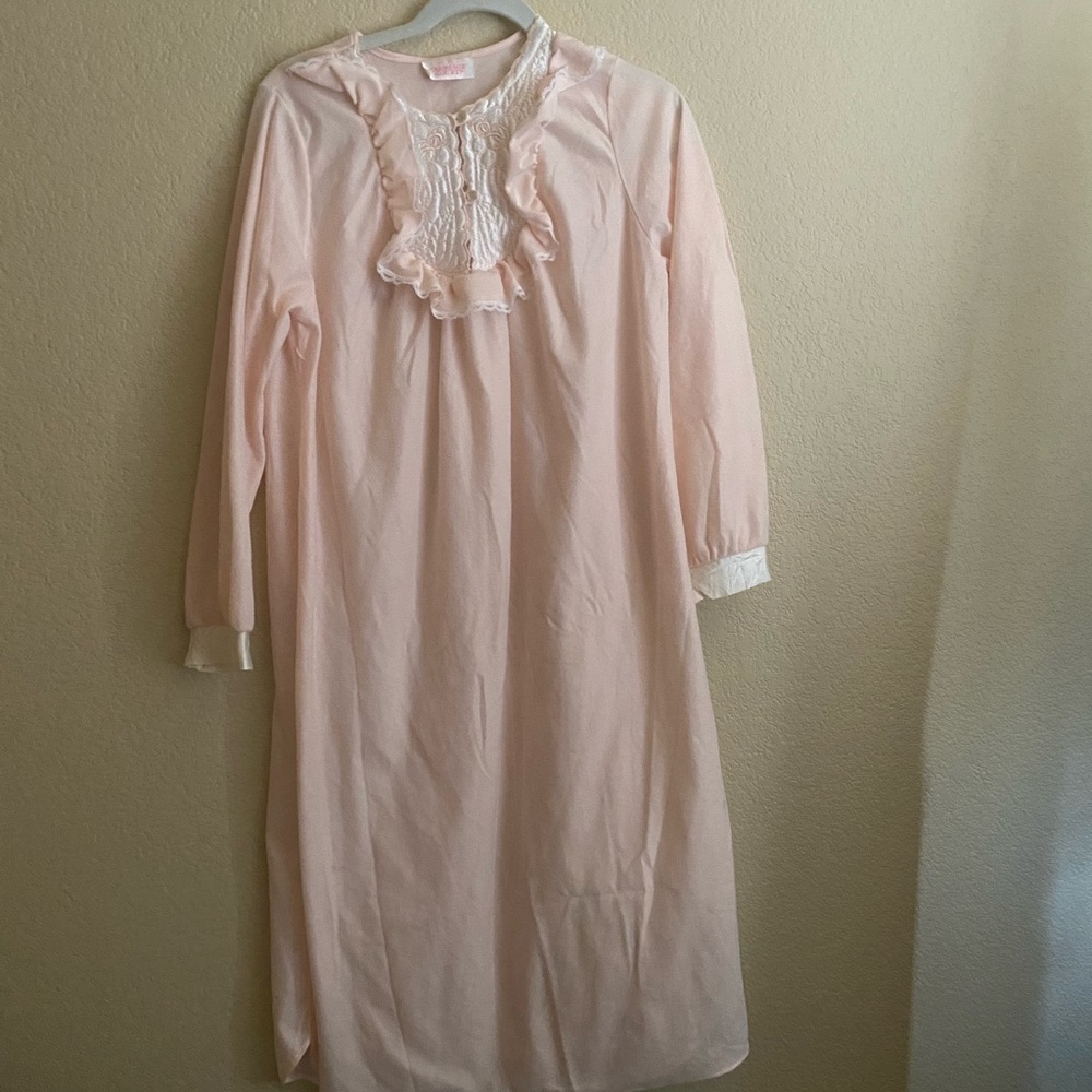 Carriage Court pink nightgown size S